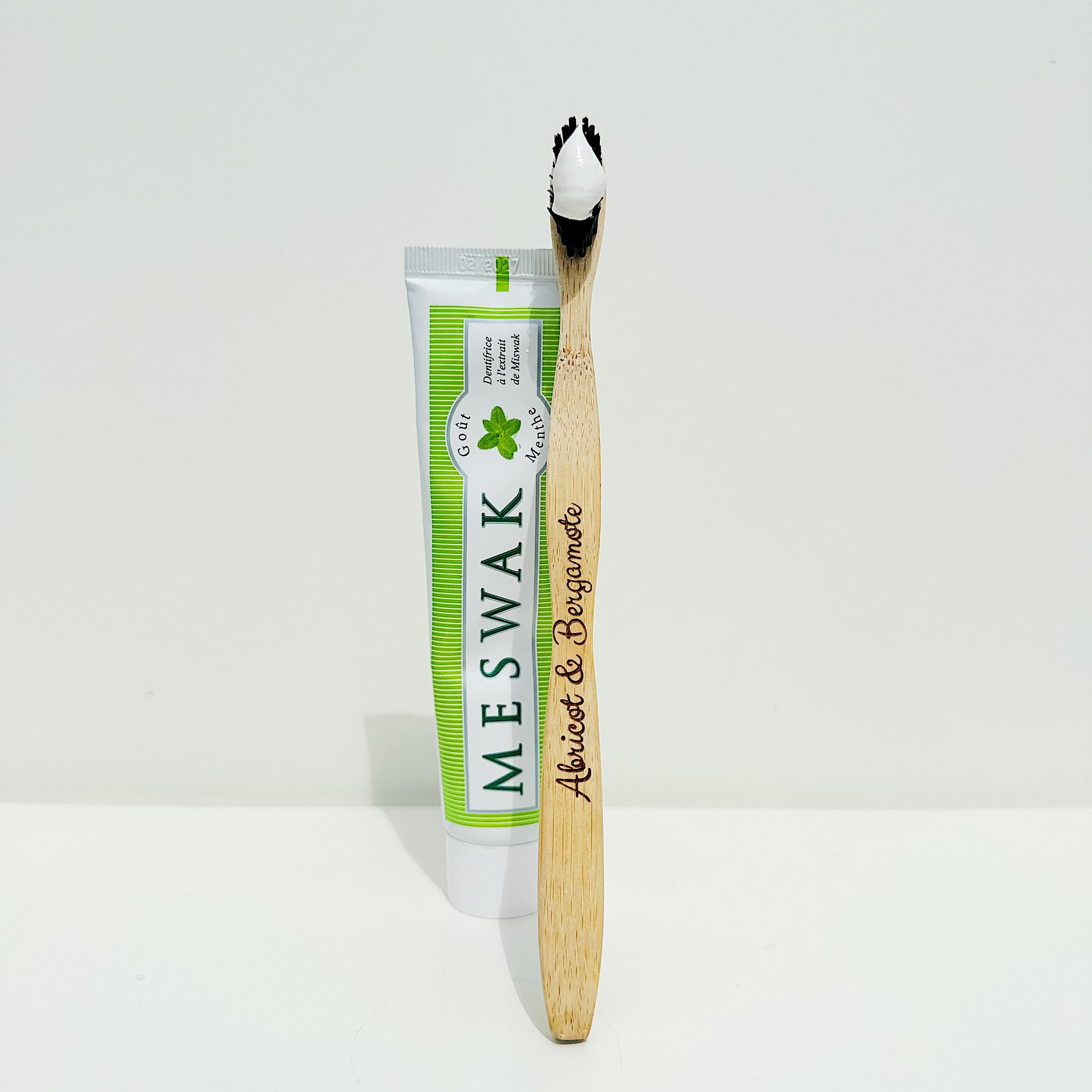 Découvrez le Dentifrice Meswak à la Menthe🌿

Offrez à votre sourire un soin ancestral avec le dentifrice Meswak à la menthe ! Formulé à partir de l’extrait de Salvadora persica, aussi connu sous le nom de Miswak, il est reconnu pour ses propriétés nettoyantes et purifiantes exceptionnelles. 🌿🦷

Enrichi en menthe fraîche, il laisse votre bouche incroyablement propre et votre haleine délicieusement fraîche. Un équilibre parfait entre tradition et modernité pour une hygiène bucco-dentaire naturelle et efficace. 🌟

Adoptez le pouvoir de la nature pour des dents saines et un sourire éclatant ! 😁🌿

#Meswak #DentifriceNaturel #HaleineFraîche #SoinAncestral #HygièneBuccoDentaire #BeautéNaturelle