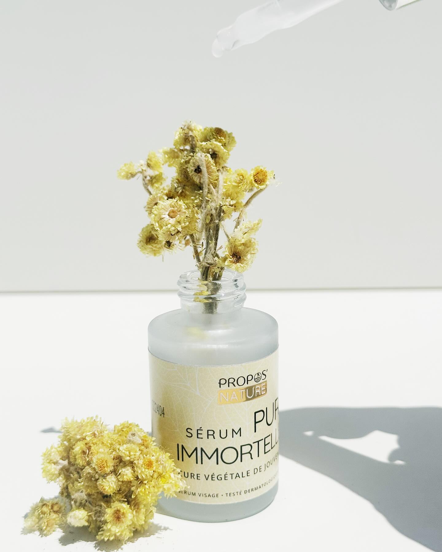 I M M O R T E L L E (nom Latin: Helichrysum italicum)

-Stimule la production de collagène 

-Riche en antioxydants 

-Répare les tissus 

-Favorise la régénération cellulaire 

-Redonne de l’éclat à la peau 

#herboristerie #immortelle